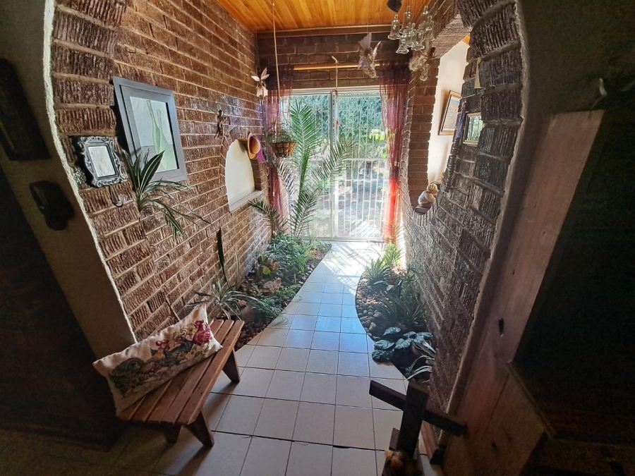 4 Bedroom Property for Sale in Langenhovenpark Free State